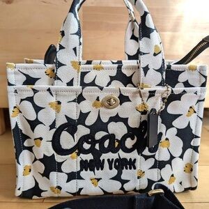 "Cargo Tote With Floral Print Bag